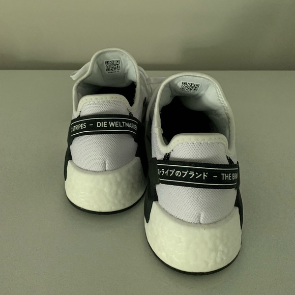 BRAND NEW Adidas NMD_R1 V2 Mens runners - Picture 2 of 5